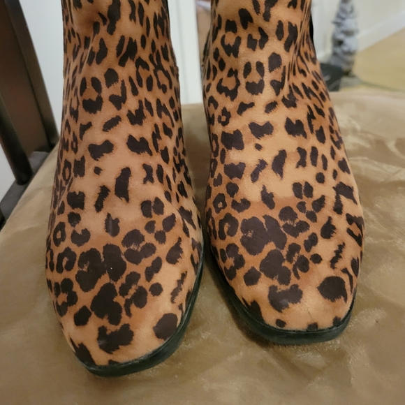 Cheetah print booties size 11M - Picture 4 of 9